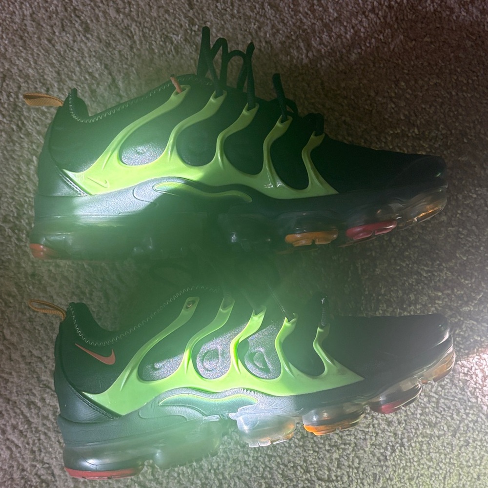 Nike Air VaporMax Plus Neon Green Sneakers